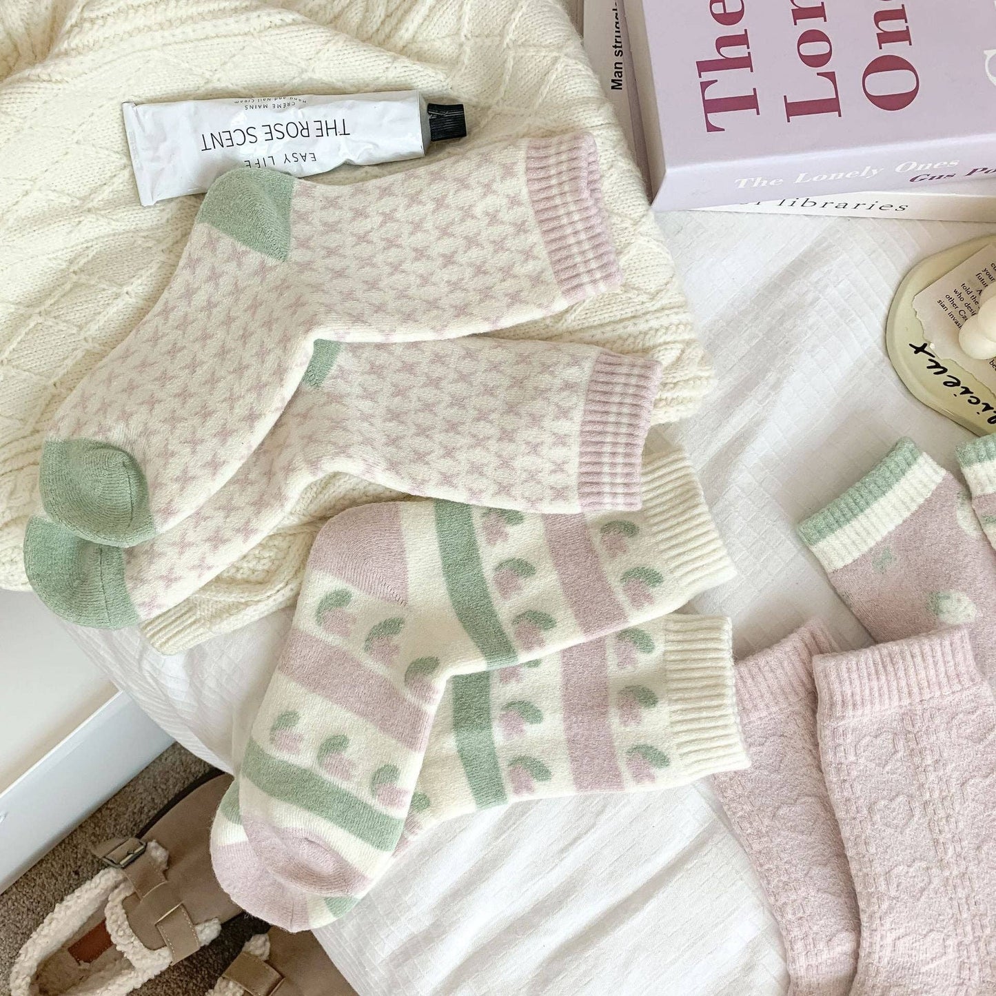 Funkyrel® Atzbranding Limited - Rufia - Pastel Green & Pink Winter Socks