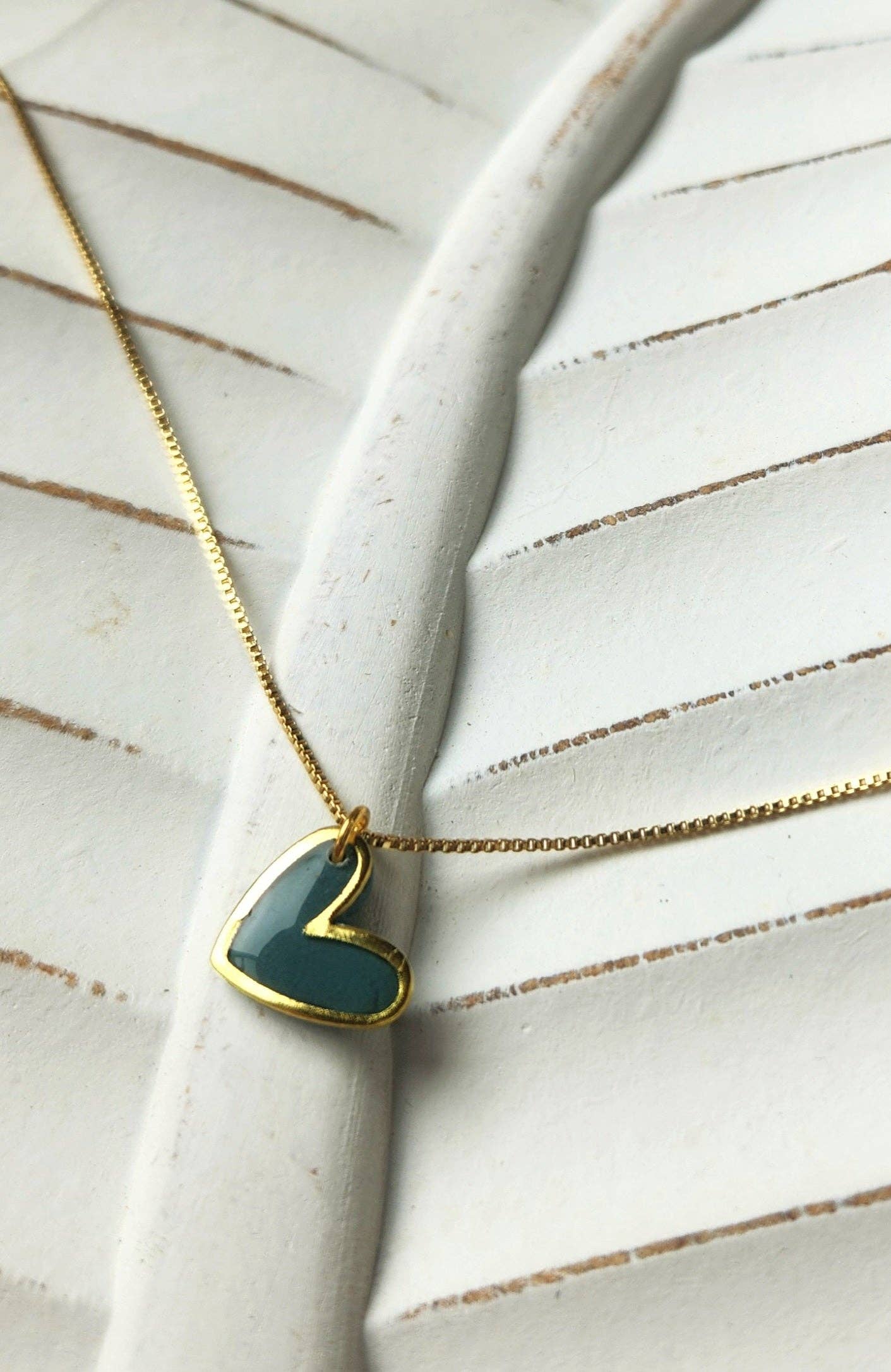 Twig & Rue boutique - Gold heart necklace