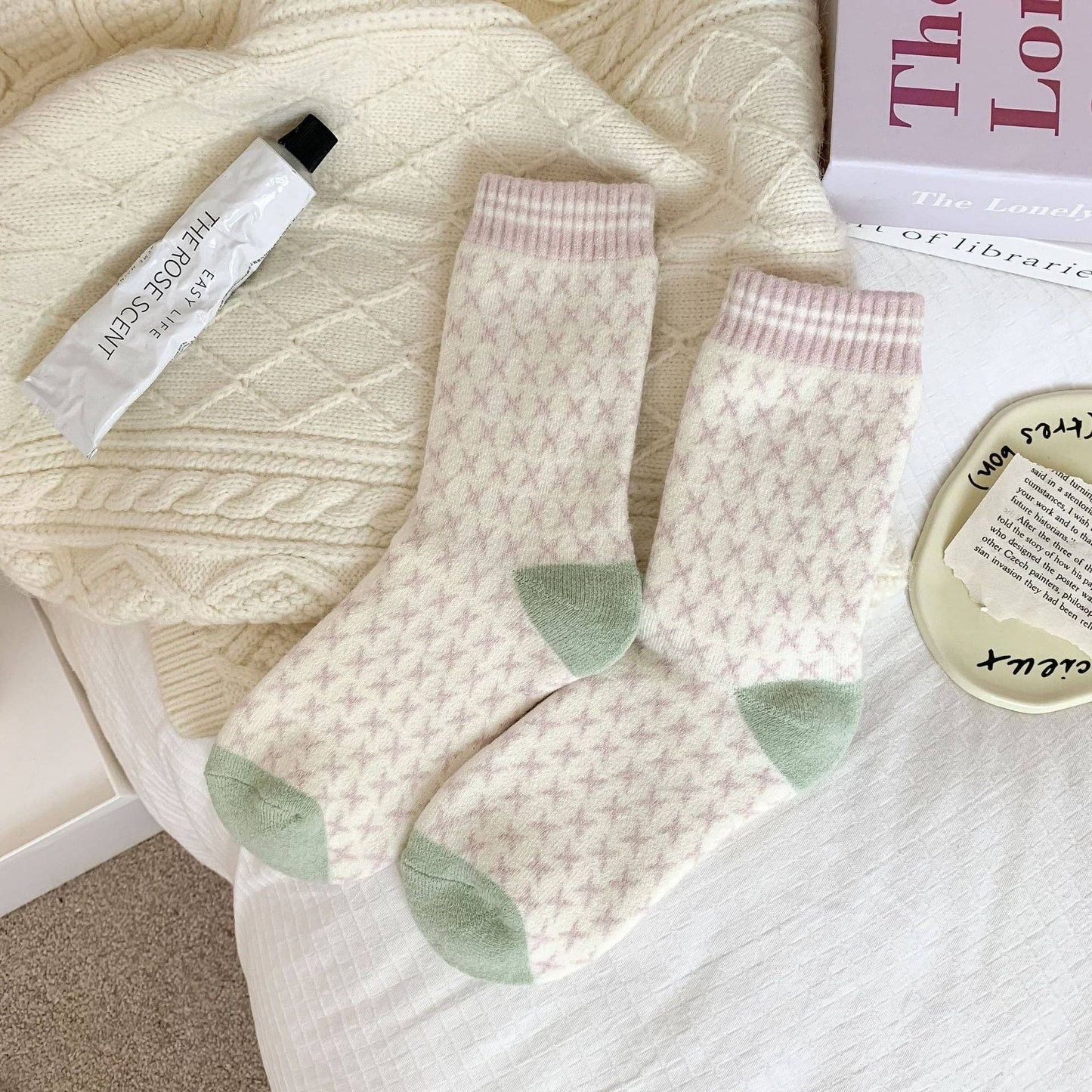 Funkyrel® Atzbranding Limited - Rufia - Pastel Green & Pink Winter Socks